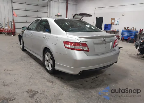 2011 Toyota Camry Se z USA, uszkodzony, nr VIN 4T1BF3EK3BU136987